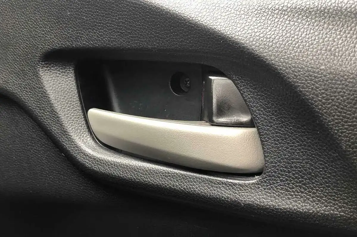 2019-honda-jazz-13-i-vtec-se-cvt-big-24