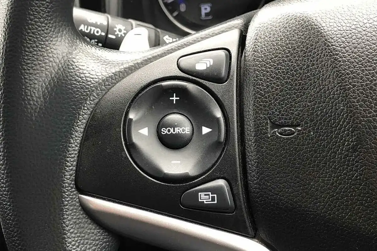 2019-honda-jazz-13-i-vtec-se-cvt-big-20