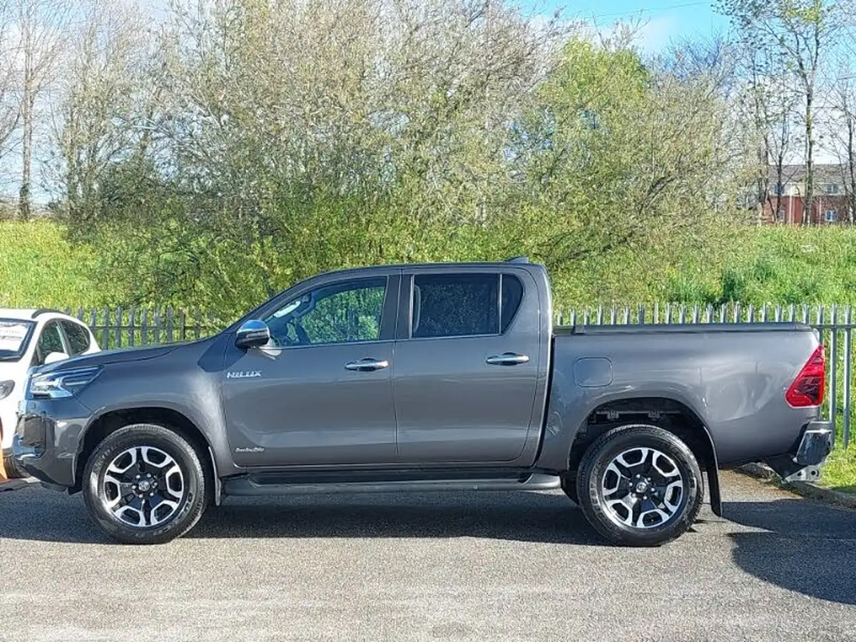 2023-toyota-hi-lux-28d-4d-invincible-2754cc-auto-big-3