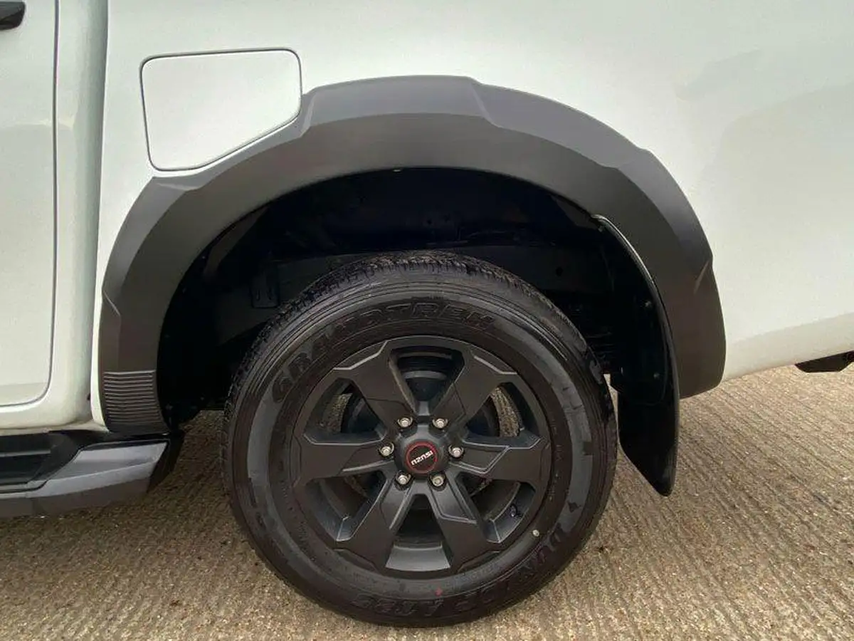 2024-isuzu-d-max-19td-v-cross-auto-big-13