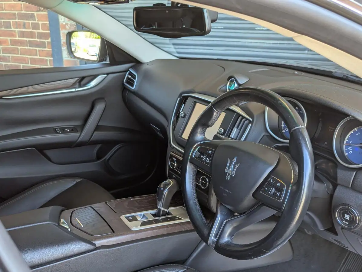 2015-maserati-ghibli-30td-big-7