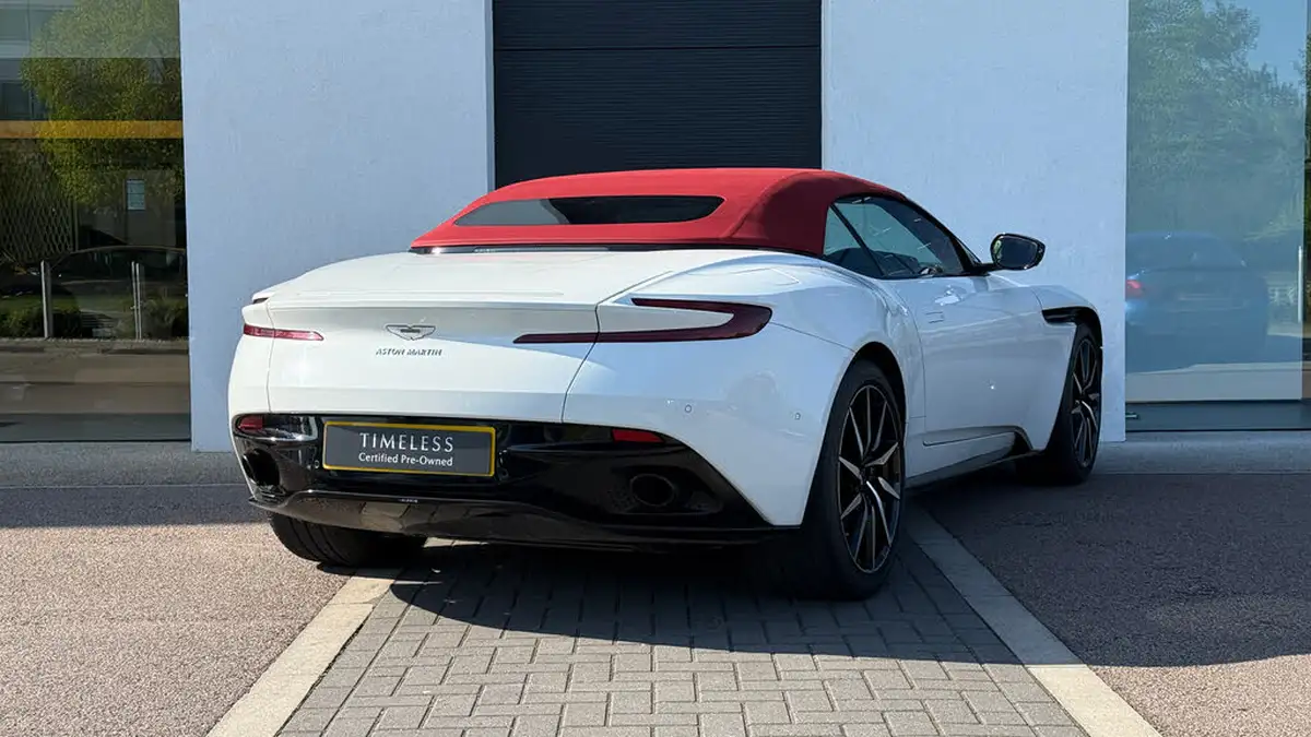 2018-aston-martin-db11-40-v8-big-16