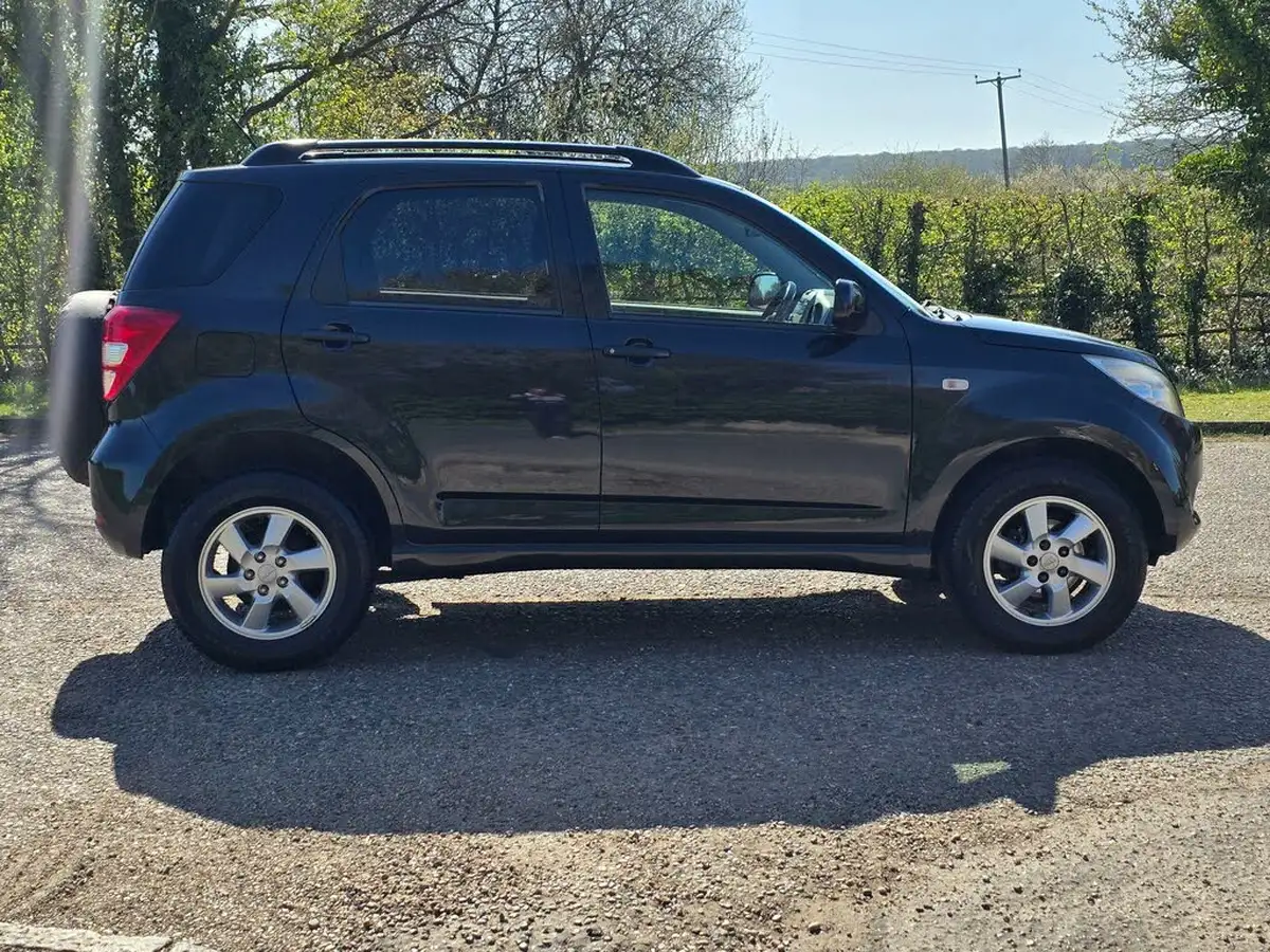 2008-daihatsu-terios-15-se-big-4