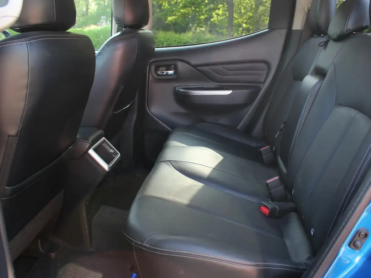 2021-mitsubishi-l200-22di-d-barbarian-big-20