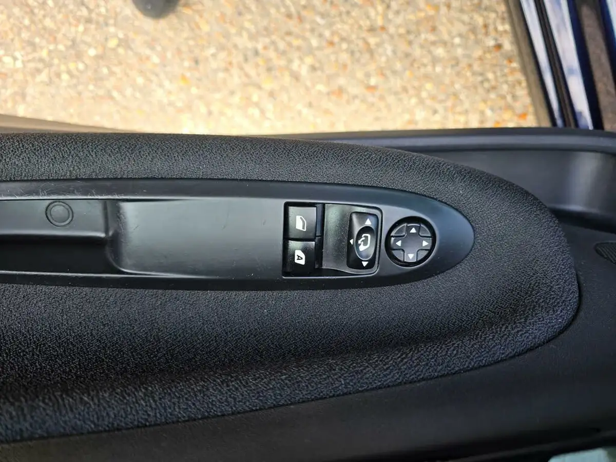 2015-citroen-ds3-12-dstyle-plus-big-33