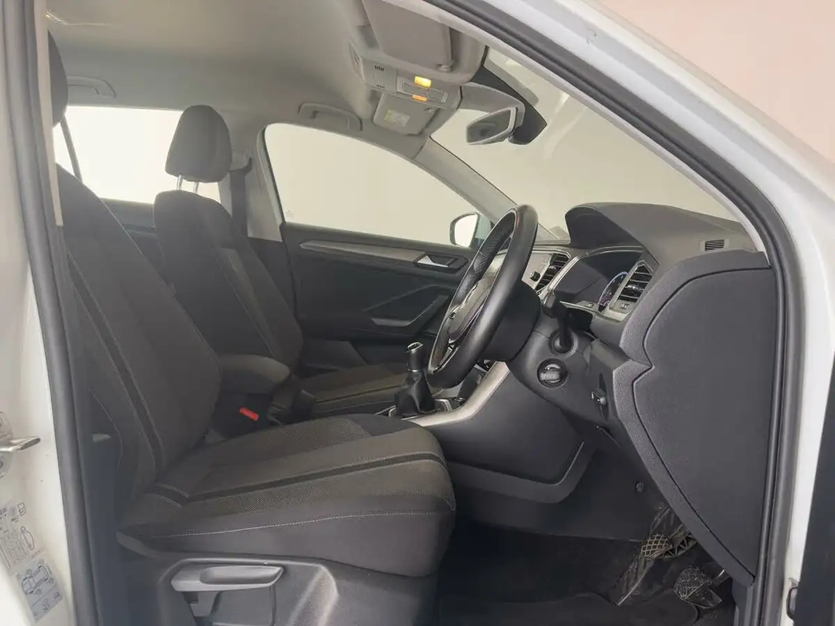 2020-volkswagen-t-roc-16tdi-se-big-10