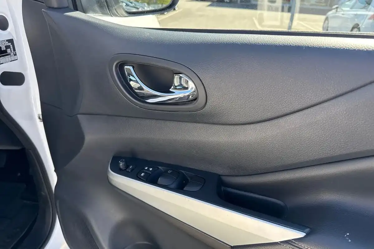 2020-nissan-navara-23dci-tt-tekna-8-navileather-auto-big-20