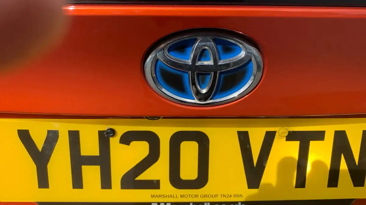 2020-toyota-c-hr-20-vvt-i-orange-edition-big-25