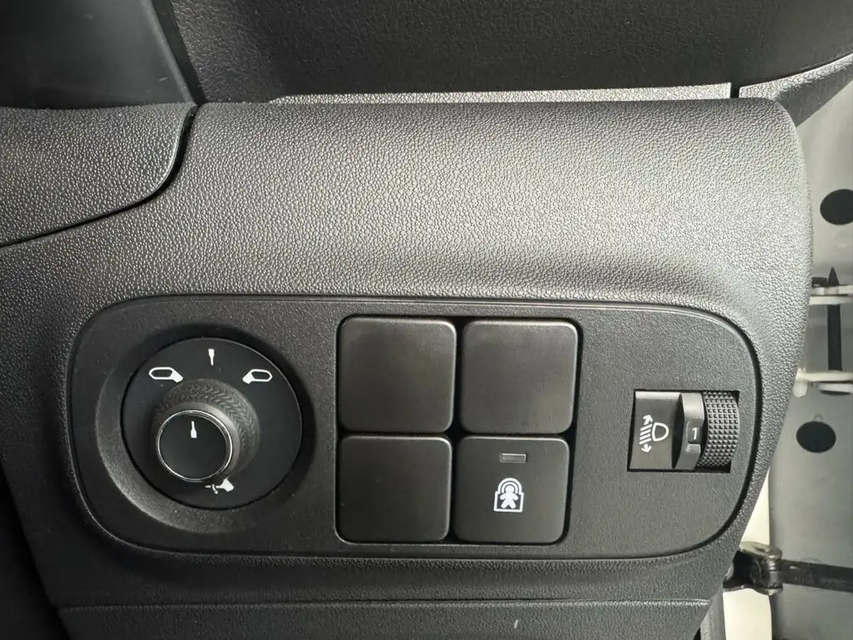 2023-citroen-c3-12-puretech-plus-110ps-eat6-big-23
