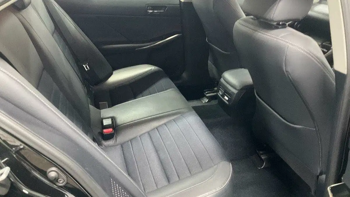 2013-lexus-is-300h-25-se-big-4