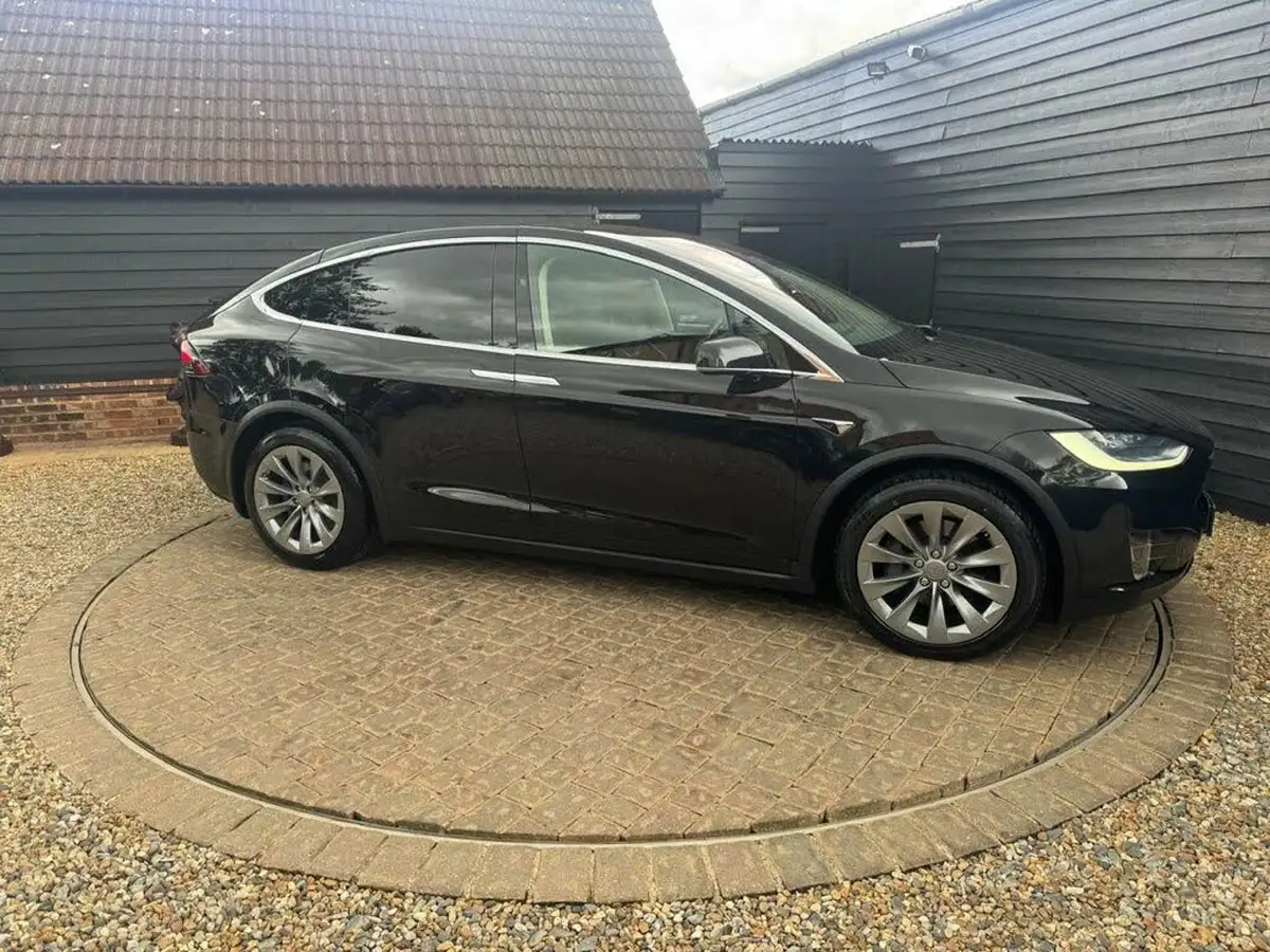 2017-tesla-model-x-e-75d-big-21