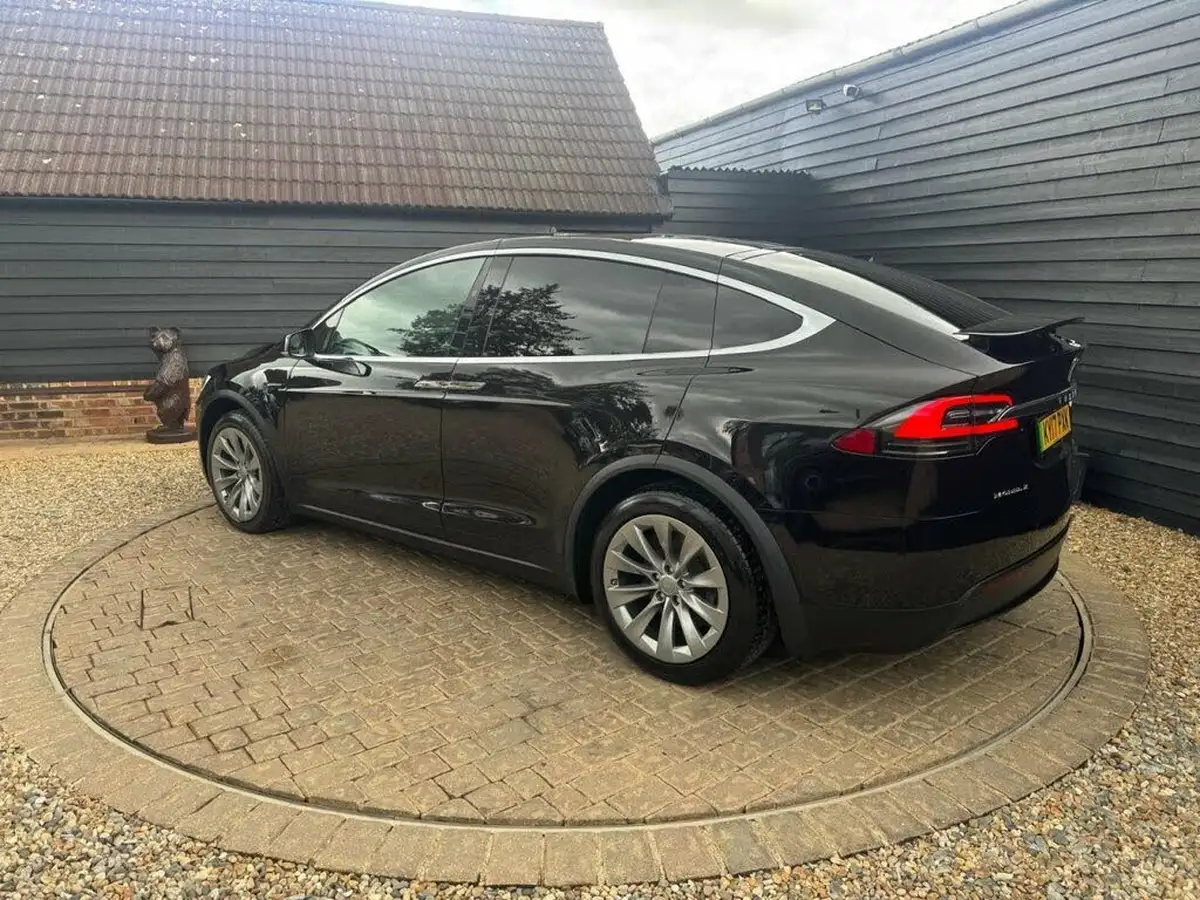 2017-tesla-model-x-e-75d-big-45