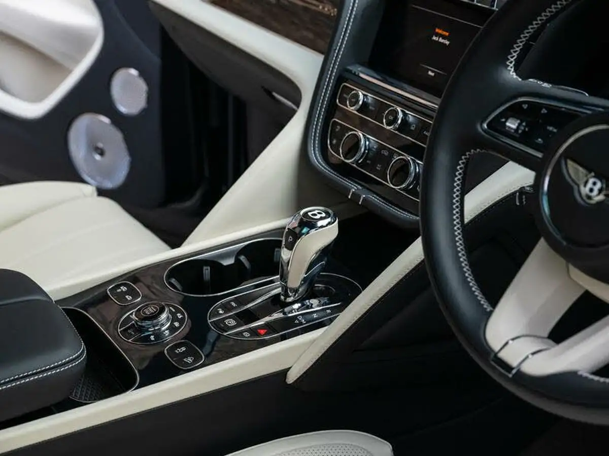 2024-bentley-bentayga-40-v8-extended-wheelbase-azure-big-38