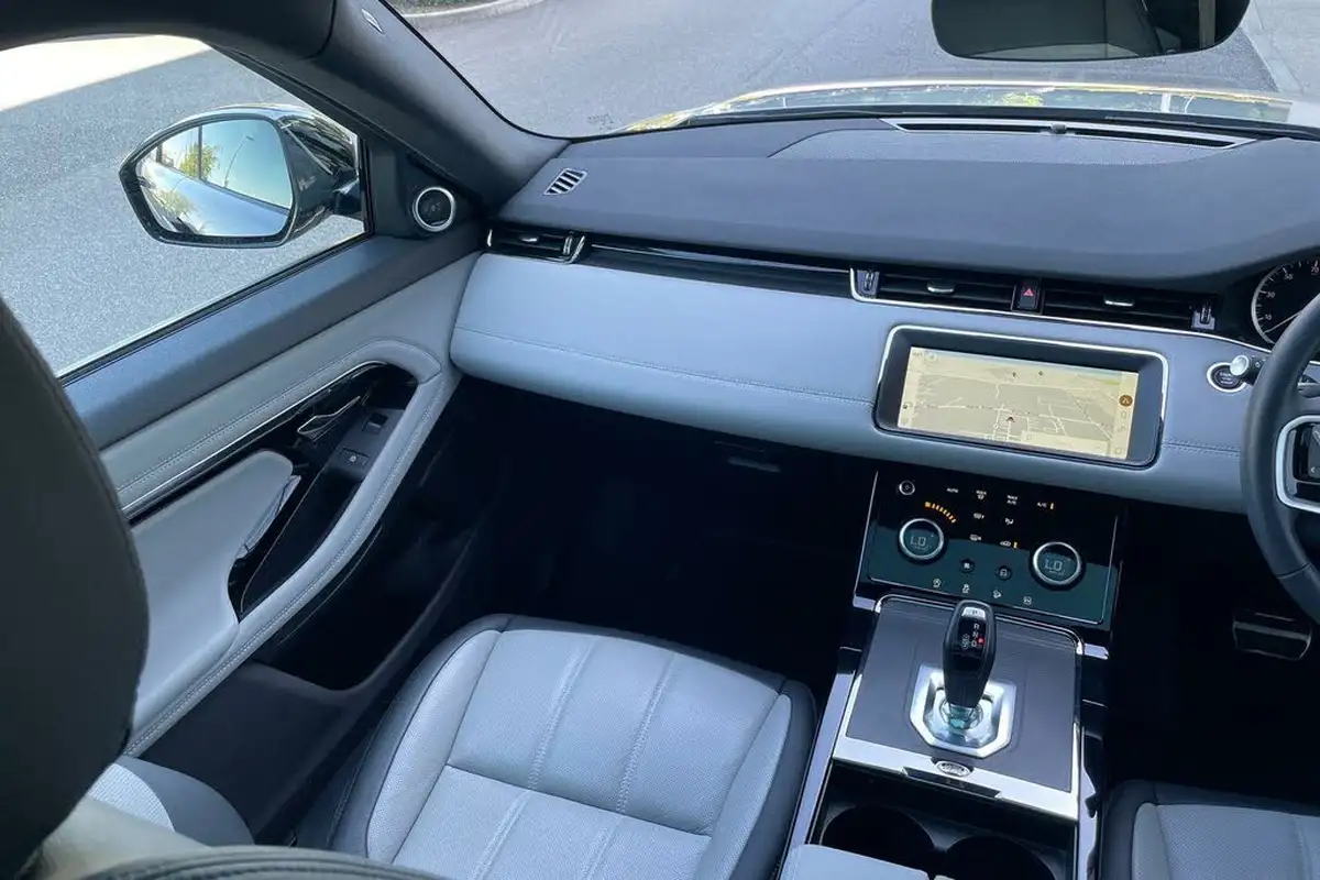 2023-land-rover-range-rover-evoque-15-p300e-r-dynamic-se-big-15