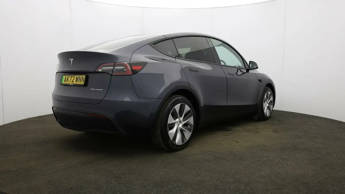 2022-tesla-model-y-e-long-range-big-51