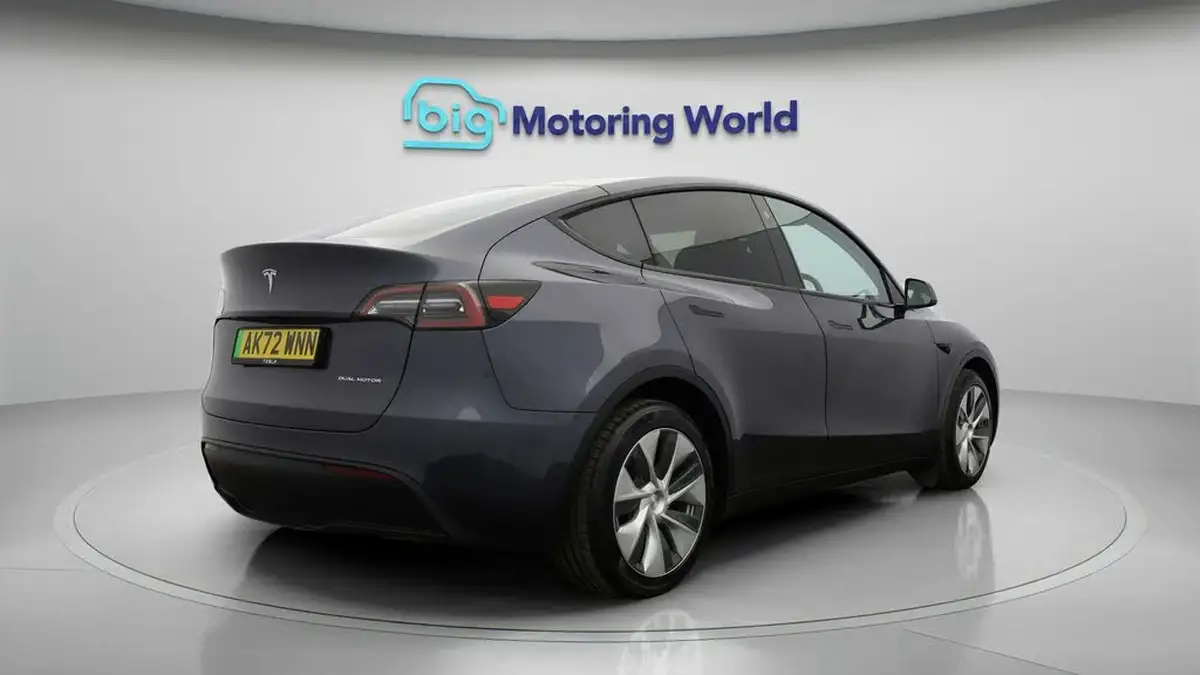 2022-tesla-model-y-e-long-range-big-6