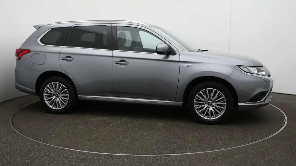 2020-mitsubishi-outlander-24-dynamic-phev-big-39