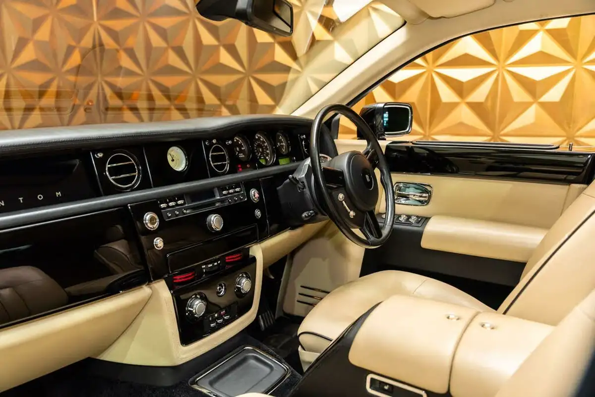 2007-rolls-royce-phantom-67-limousine-4d-big-12