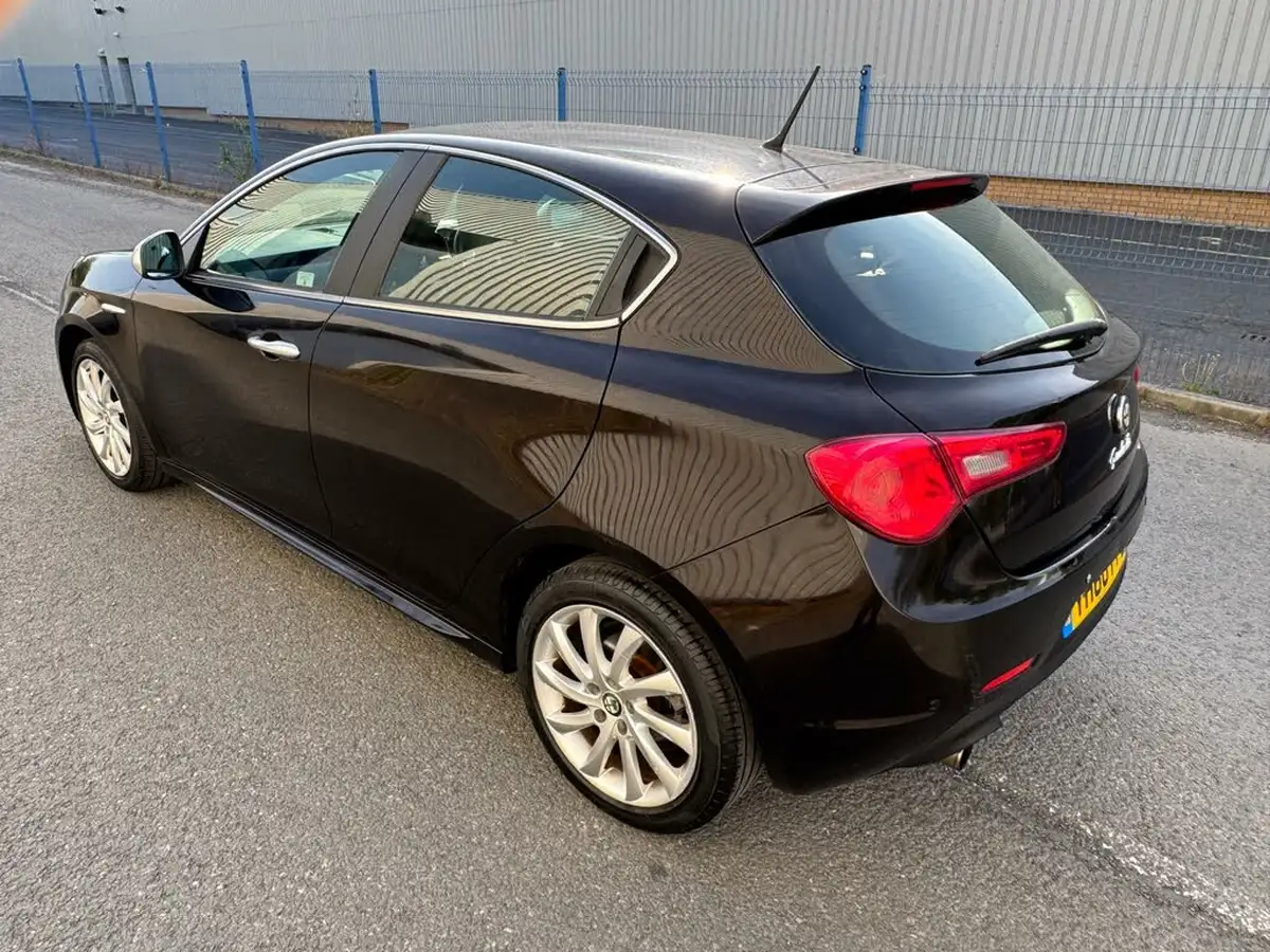 2010-alfa-romeo-giulietta-14-veloce-multiair-170bhp-big-7