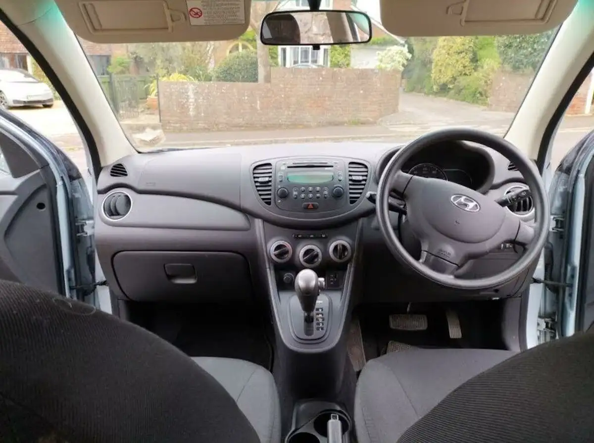 2013-hyundai-i10-12-active-auto-big-4