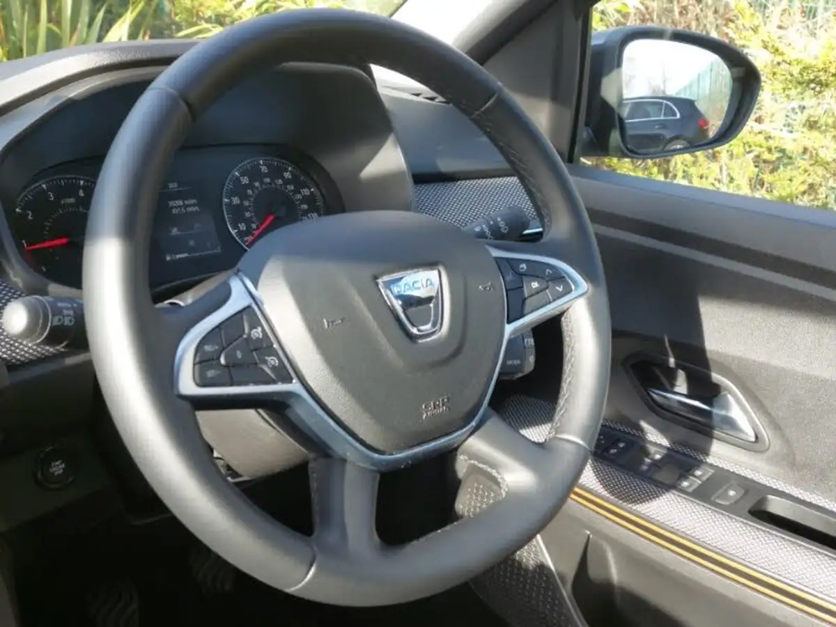 2022-dacia-sandero-stepway-10-tce-comfort-90bhp-big-10
