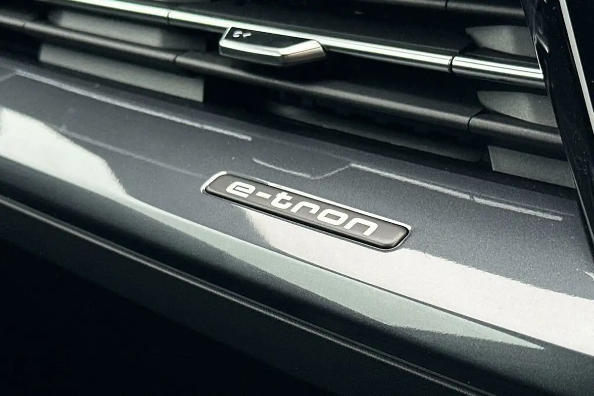 2024-audi-q4-e-tron-45e-black-edition-station-wagon-quattro-big-41