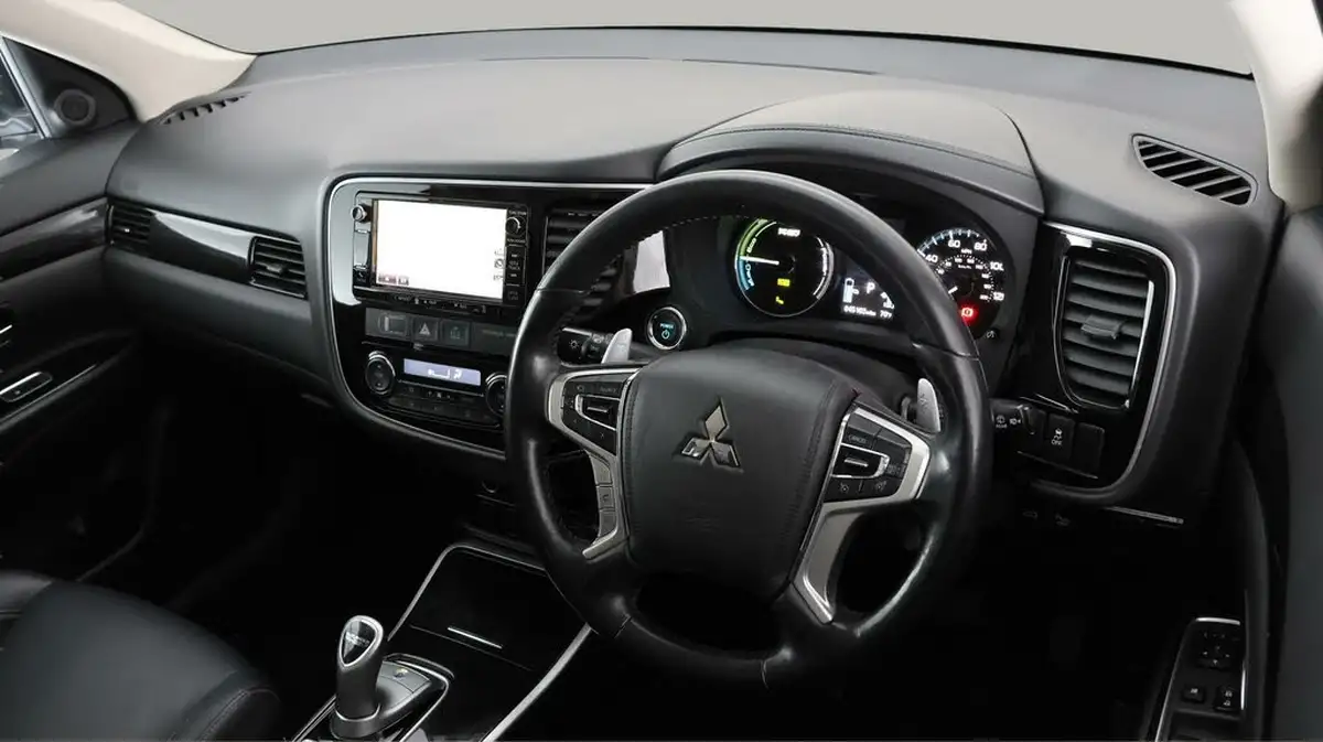 2017-mitsubishi-outlander-20-4hs-phev-5st-big-9