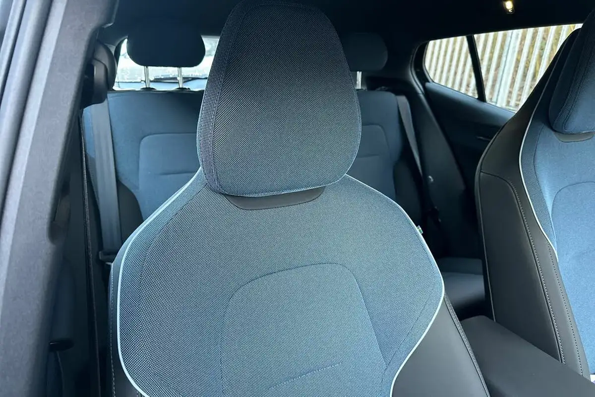 2024-volvo-ex30-e-single-motor-plus-extended-range-big-24