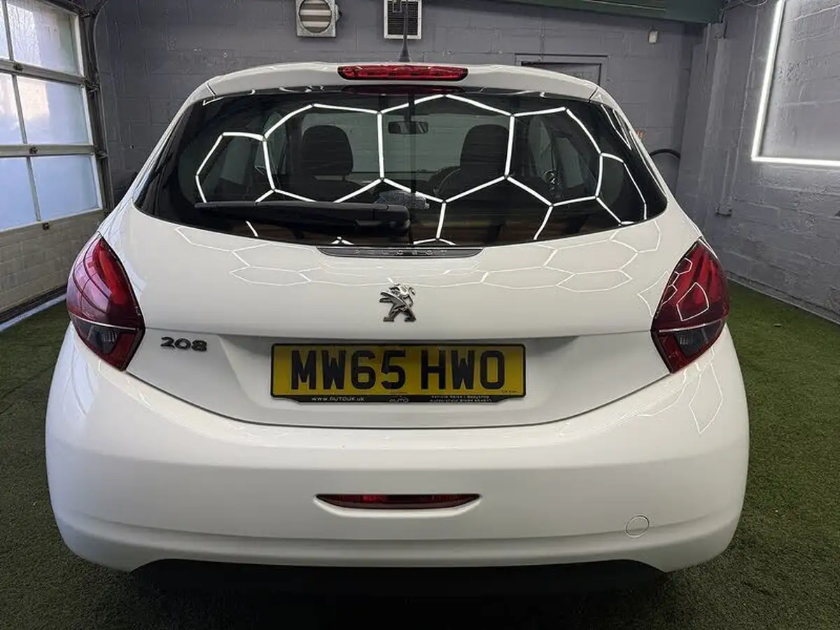 2015-peugeot-208-10-puretech-access-ac-3d-big-11