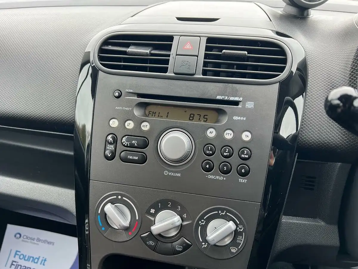 2013-suzuki-splash-10-sz2-big-13