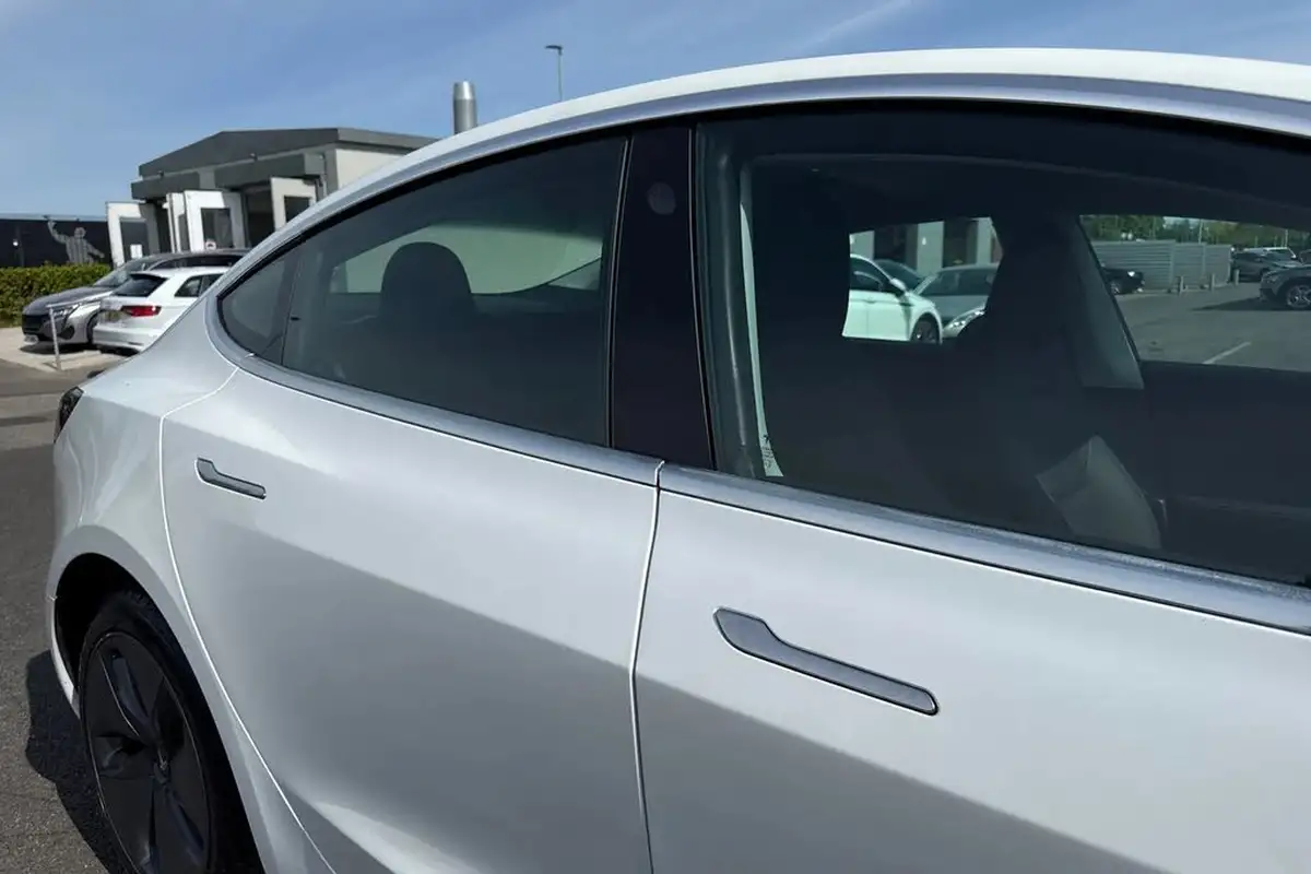 2019-tesla-model-3-e-standard-plus-big-33