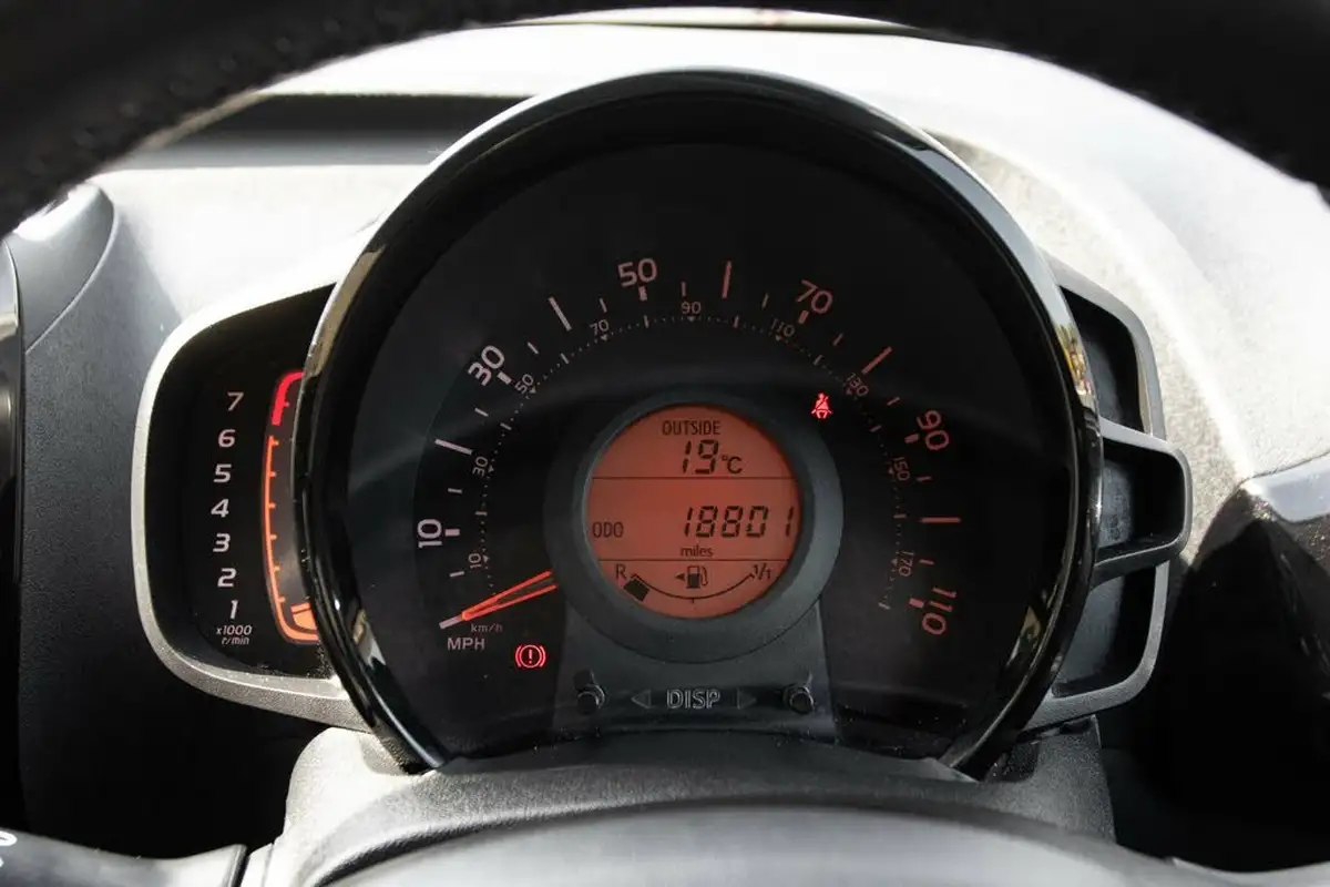 2017-toyota-aygo-10-vvt-i-x-press-71bhp-big-14