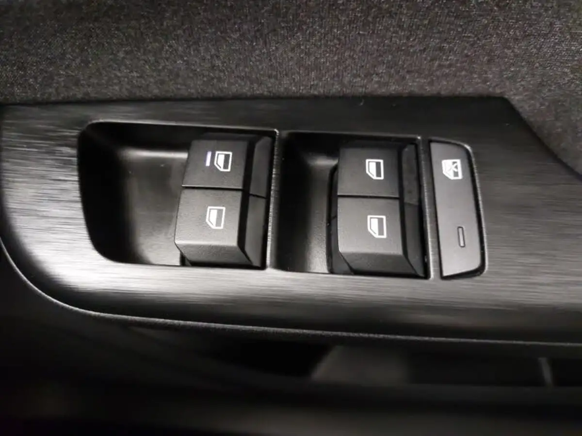 2025-mg-zs-suv-15-se-196ps-hybrid-1498cc-auto-big-11