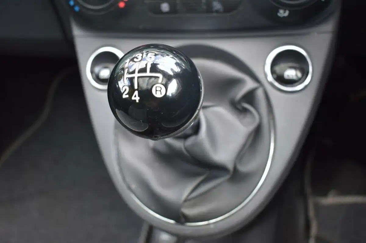 2016-fiat-500-12-lounge-big-14