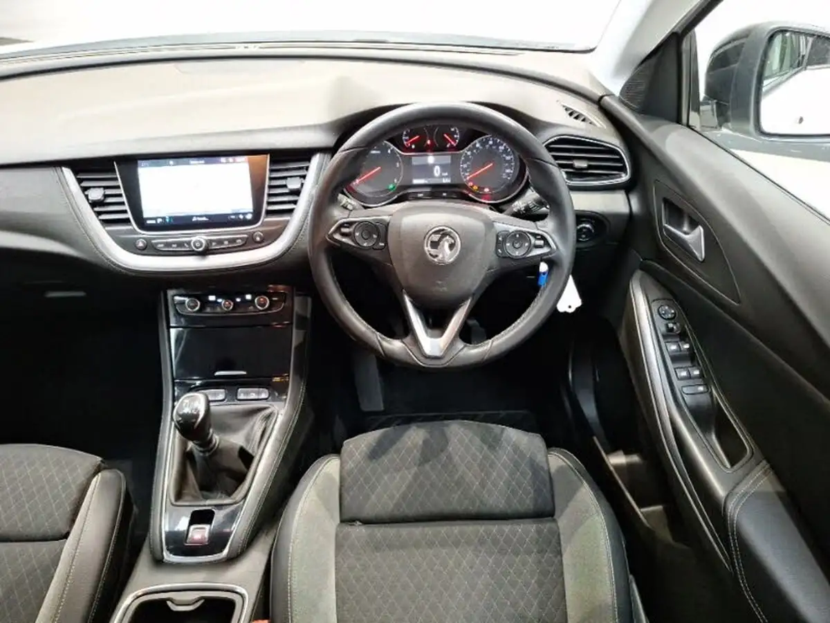 2019-vauxhall-grandland-x-15td-sport-nav-big-6