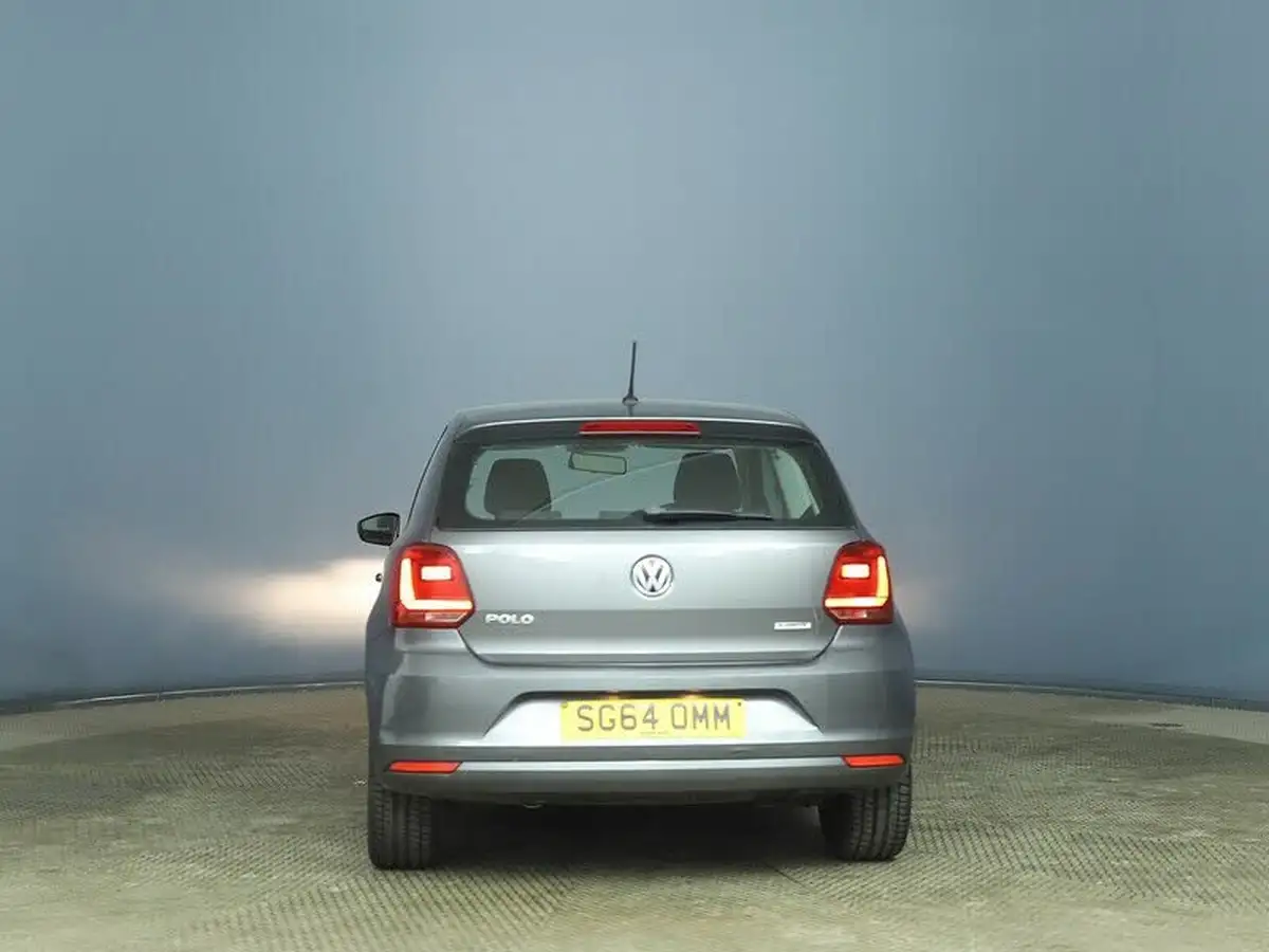 2014-volkswagen-polo-10-se-60ps-3d-big-4