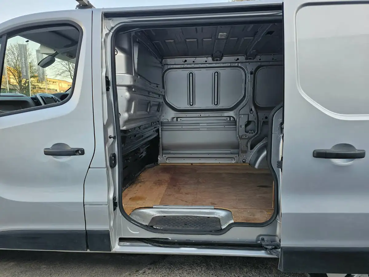 2019-renault-trafic-16dci-sl27-120-sport-nav-e6-panel-van-big-2