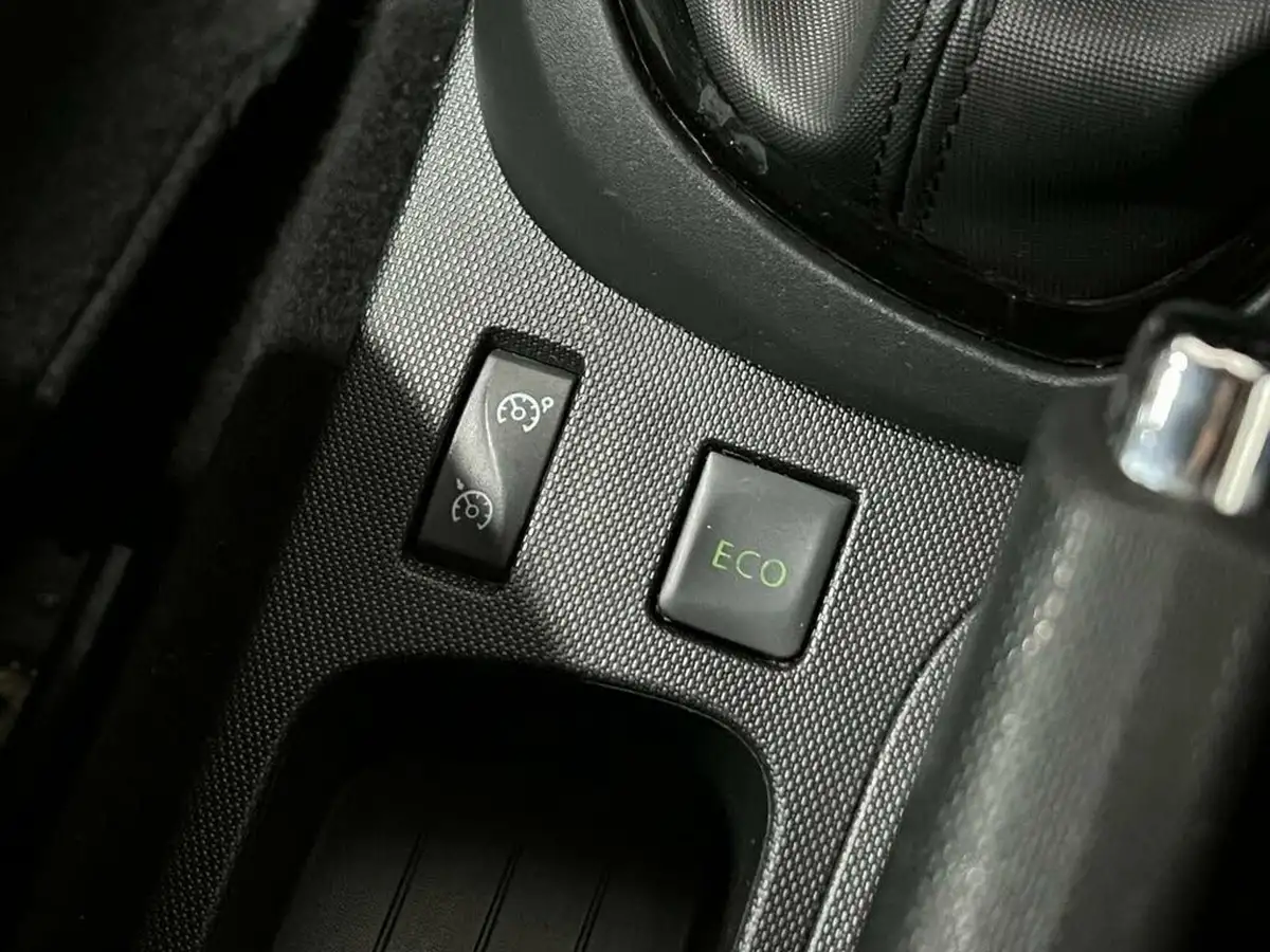 2015-renault-captur-09-dynamique-big-26