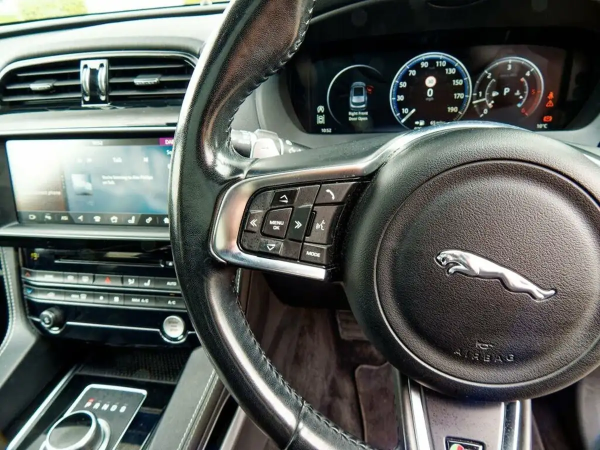 2018-jaguar-f-pace-30td-s-awd-big-33