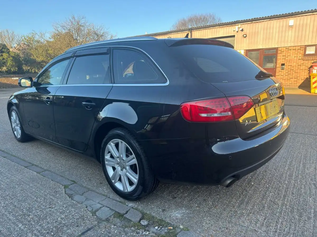 2011-audi-a4-avant-big-21