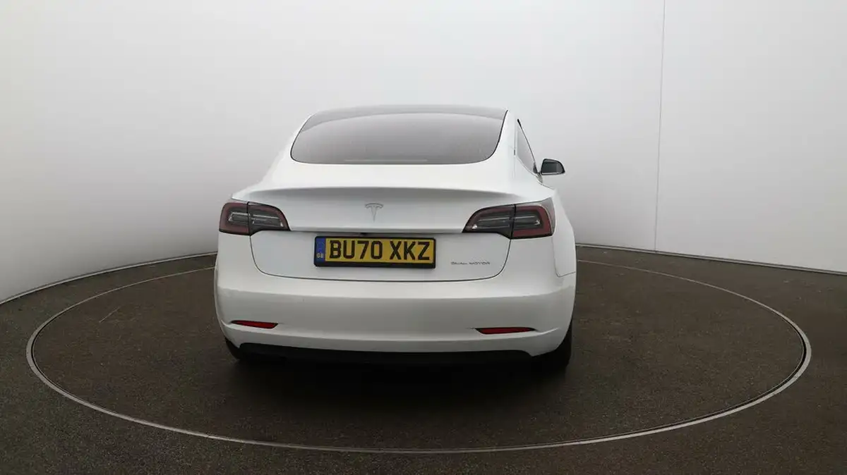 2020-tesla-model-3-e-long-range-big-47