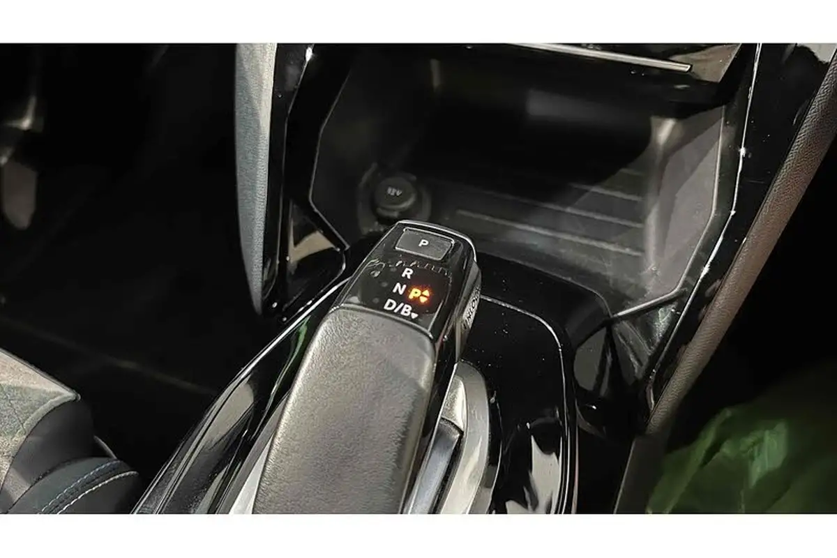 2021-peugeot-2008-suv-e-gt-premium-big-35