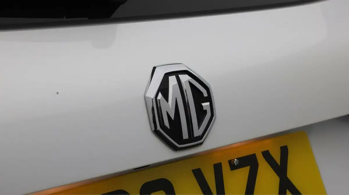 2022-mg-hs-15t-gdi-exclusive-162ps-dct-big-19
