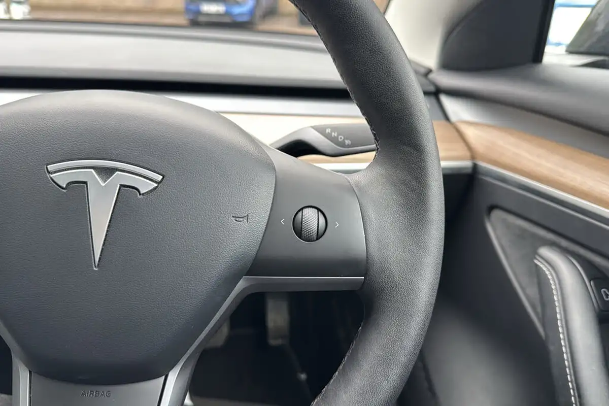 2022-tesla-model-3-e-long-range-big-16