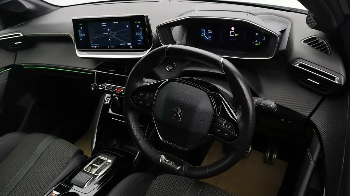 2022-peugeot-208-e-gt-136ps-50kwh-big-8