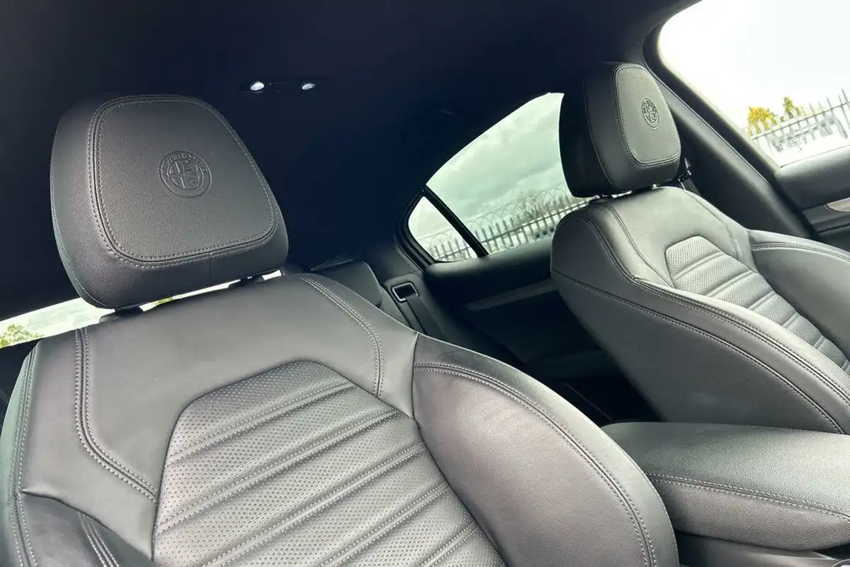 2023-alfa-romeo-stelvio-20-veloce-big-11