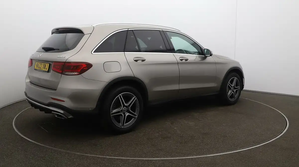 2022-mercedes-benz-glc-class-20d-glc220d-amg-line-195ps-station-wagon-5d-1950cc-4matic-plus-big-46