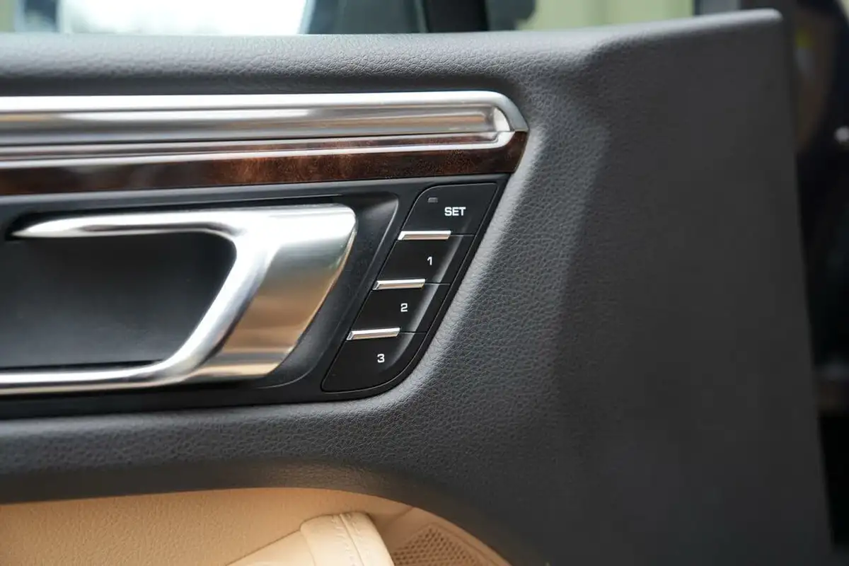 2016-porsche-macan-30td-s-big-32
