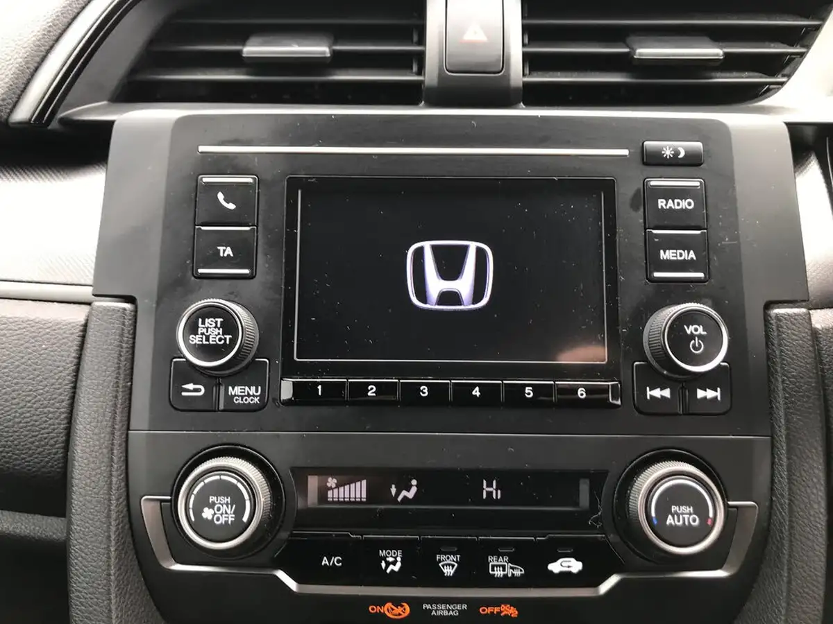2020-honda-civic-10-vtec-turbo-se-hatchback-5d-big-15