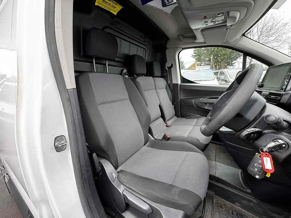 2020-peugeot-partner-12-puretech-1000-professional-110pseu6d-ss-big-20